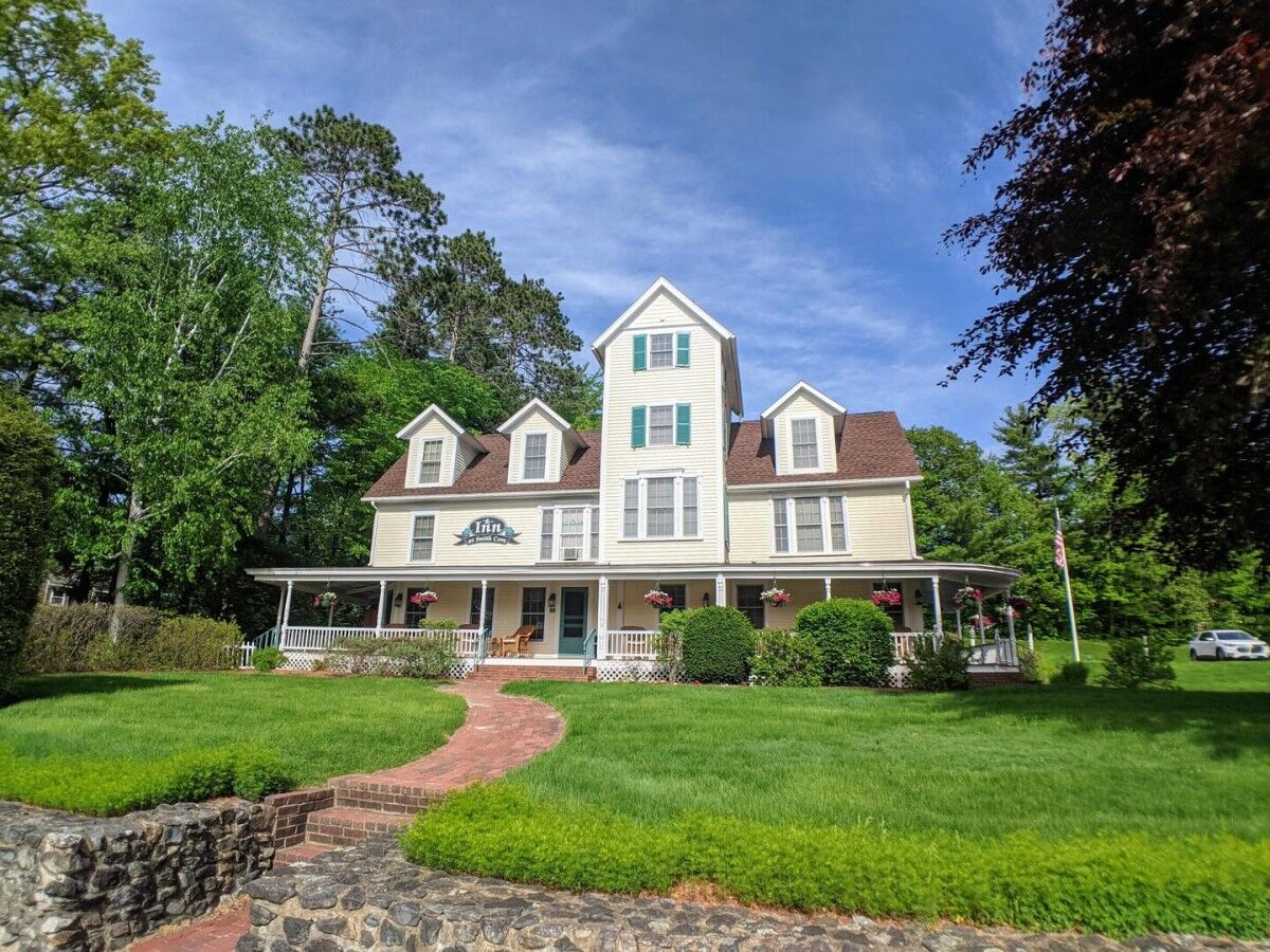 Exterior of Smith Cove Lake House